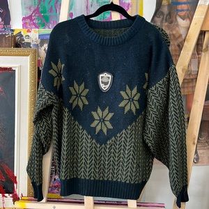 University of New Zealand rowing team sweater size M-L